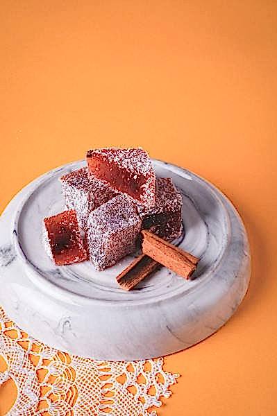 Tarçınlı Kuru Üzümlü Lokum